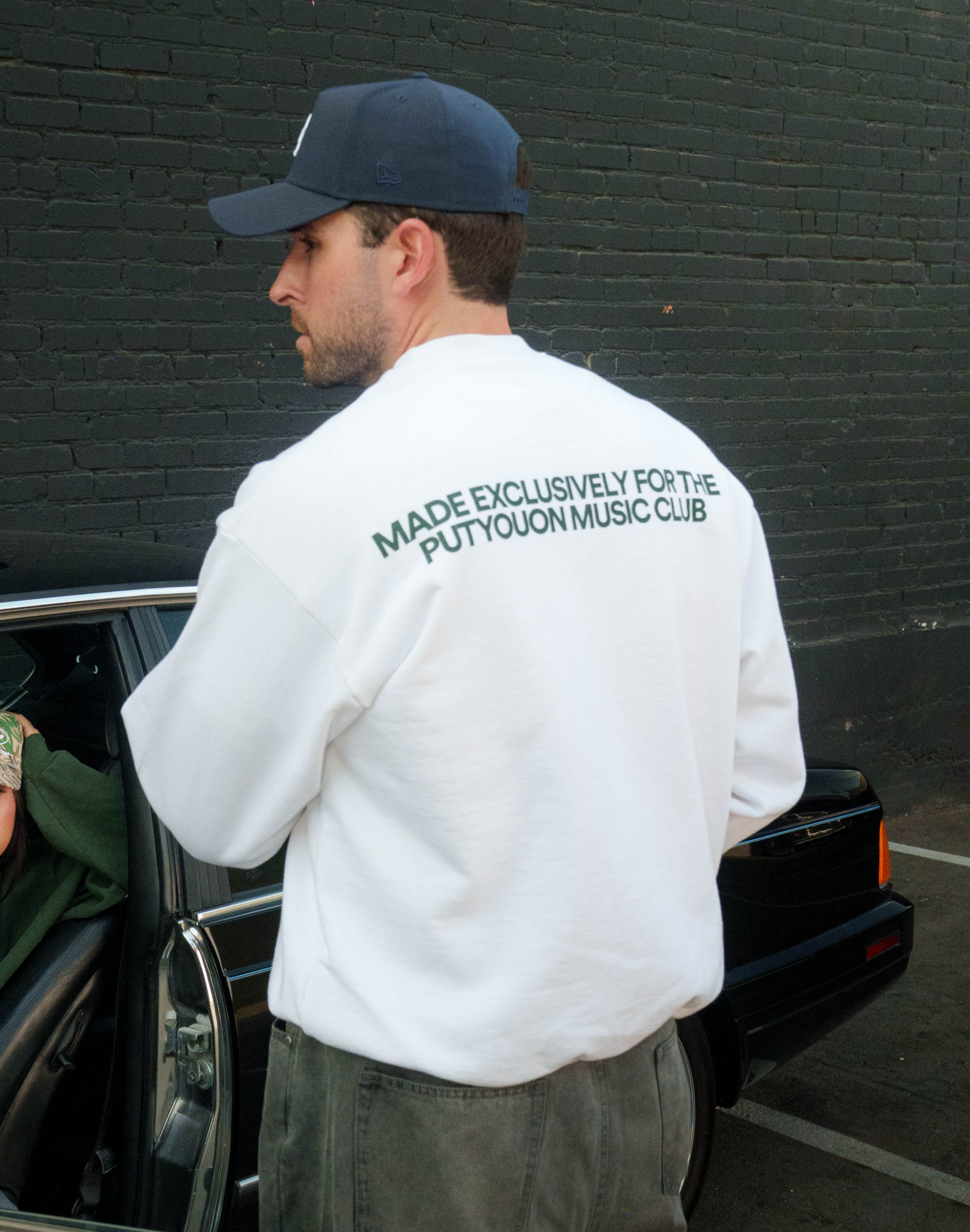 AM.R PERFORMANCE TEAM CREWNECK